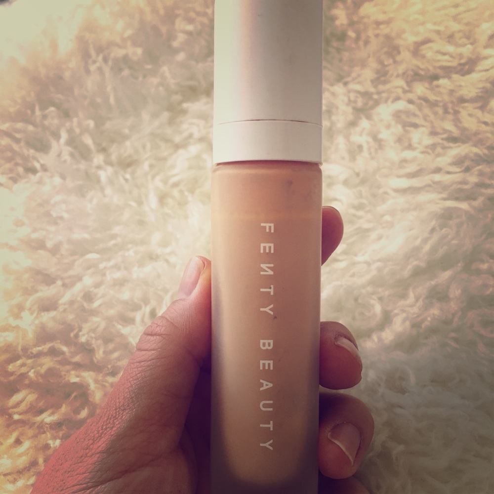 Fenty Beauty Pro Filt’r Foundation 220